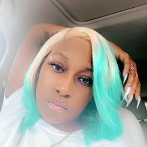 Meet your Posher, Mia